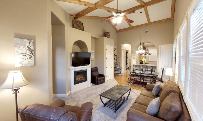 Indian Point Cabin | Paradise Cove Walk-in Log Cabin by Silver Dollar City & Table Rock Lake!