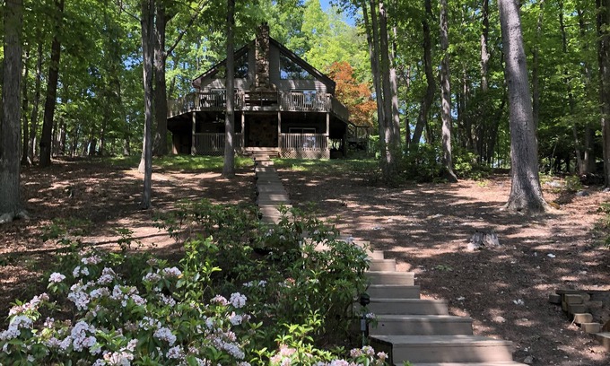 Huddleston House | Paradise Found at Smith Mountain Lake