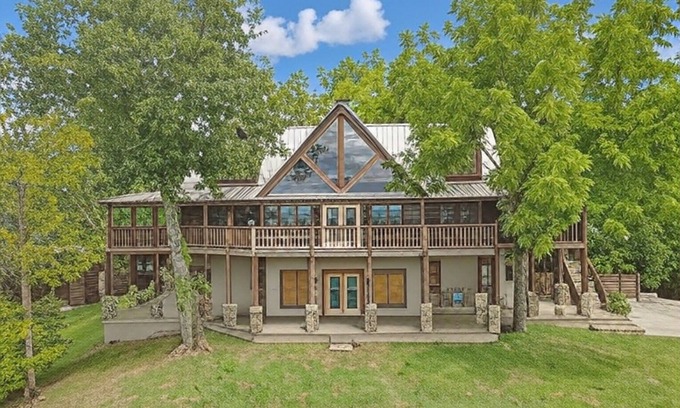 Sevierville Cabin | Paradise Glenn, Huge Cabin, Hot Tub, Game Room, $685 FREE tickets each paid day!