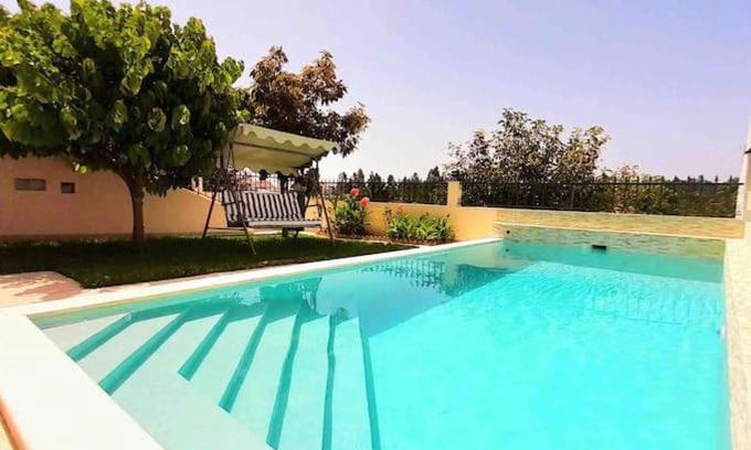 Abrantes House | Paradise House - Apartment in Villa with private pool and private garden