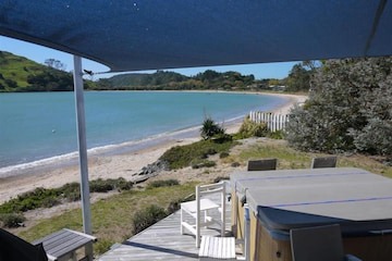 Pataua House | Paradise in Pataua, beach front bach with it all !