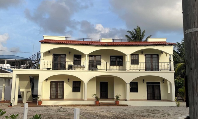 Placencia Apartment | Paradise Inn Placencia - Turtle Suite on the beach