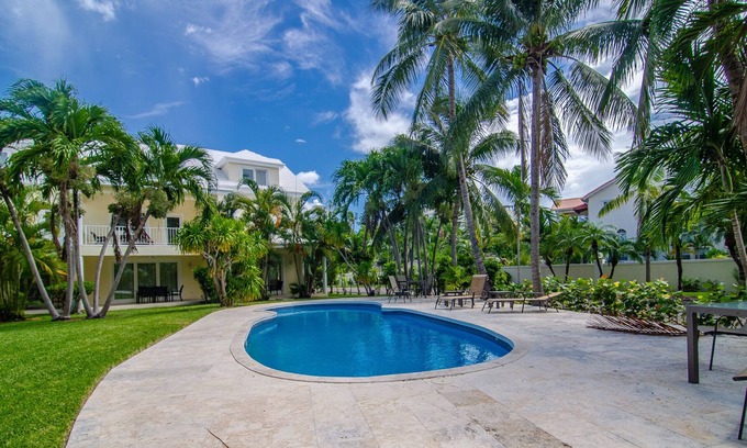 Paradise Island Apartment | Paradise Island