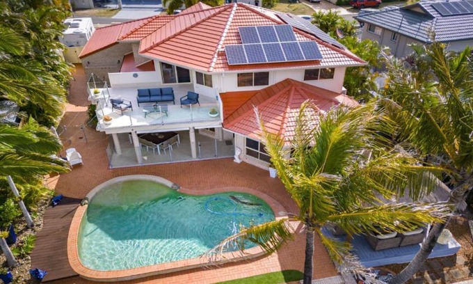 Banksia Beach House | Paradise On Banksia Canal