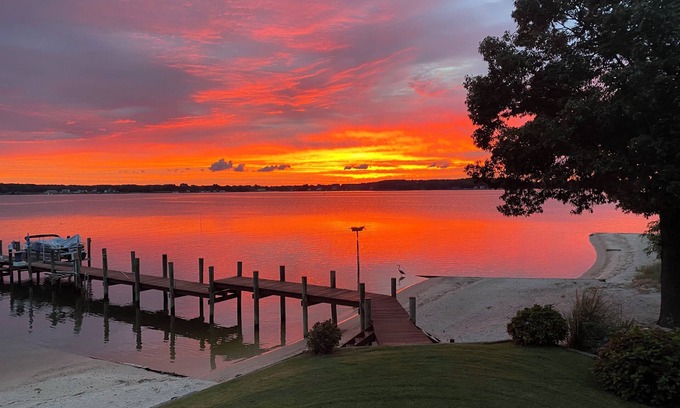 Mount Holly House | Paradise point- beach front/dock/kayak/fishing