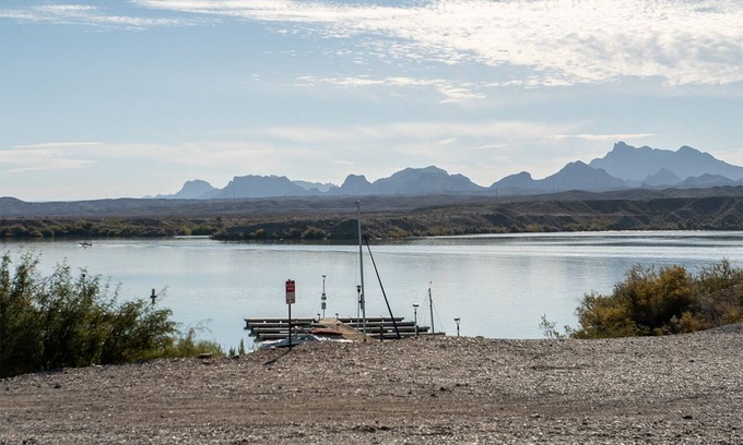 Lake Havasu City Resort | Paradise Pointe on the Island boat dock w/view!
