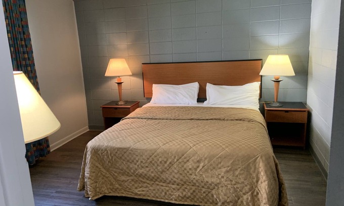 Newport News Hotel | Paradise Suites - Jefferson Ave/Newport News