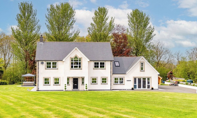 Llanilar Cottage | PARC Y DERI, pet friendly, with hot tub in Aberystwyth