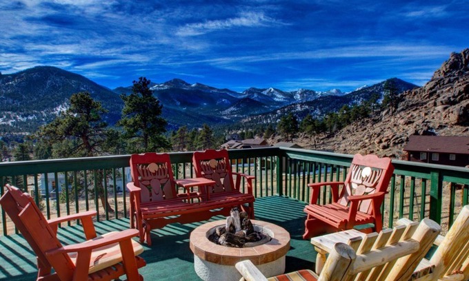 Estes Park House | Park Entrance Lodge 8B 5Ba, Views! FirePit, HTub, Billiards, Indoor BBCourt#3030