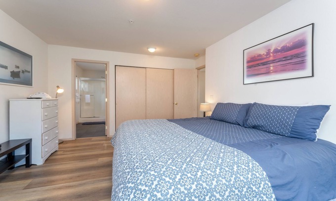 Chelan Condo | Park Pointe D301 - Community Pool/Hot tub