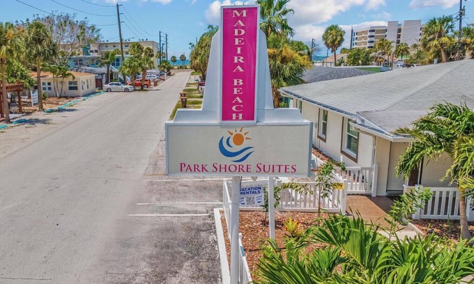 Madeira Beach Apartment | Park Shore Suite 9 - Madeira Beach!