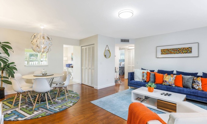 Park Shore Condo | Park Shore Upscale modern condo West of 41, patio w/grill & covered parking