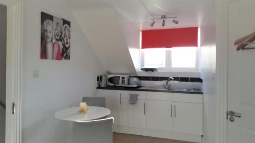 Lydiard Millicent Apartment | Park View Studio - Lydiard Millicent Swindon Wiltshire