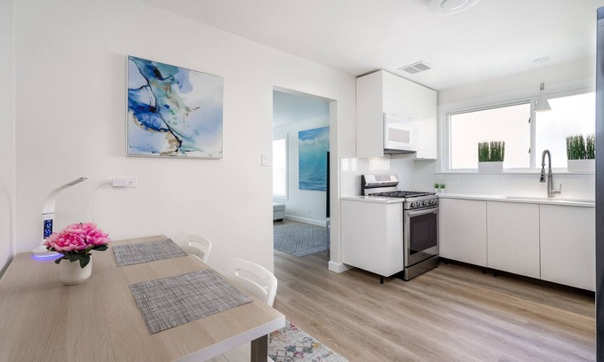 Skokie Condo | Parking, Balcony, Near Universities, Ravinia, NAPA & Train to Chicago