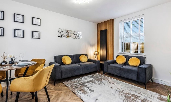 Rosyth Apartment | Parkside 2 bedroom house near Dunfermline & Edinburgh