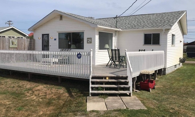 Pointe-du-Chene House | Parlee Beach Cottage for Rent. 3 Min Walk to Beach