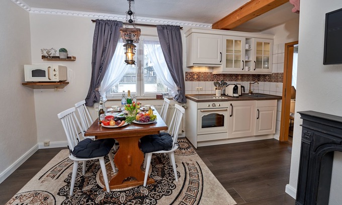 Ulmen Apartment | Parlor with Flair - by Lake and castle for 2-4 persons, near Nürburgring/Mosel