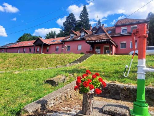 Matraszentlaszlo Bed & Breakfast | Parrag Panzió Mátraszentimre