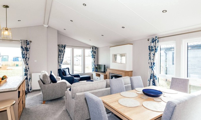 Cannards Grave House | Pass the Keys | Avalon Lodge - Shepton Mallet