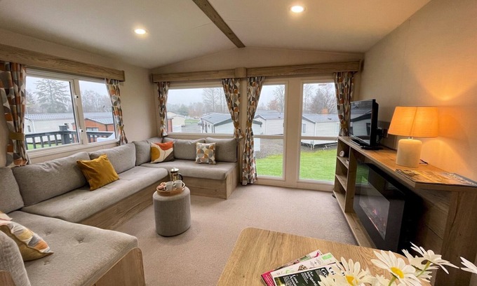 Beattock House | Pass the Keys | Cosy 3BR Getaway in Beautiful Country Park