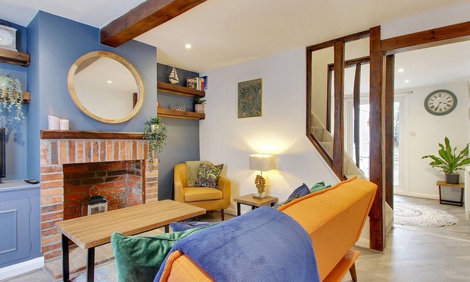 Hawkhurst House | Pass the Keys | Cosy Cottage Hawkhurst
