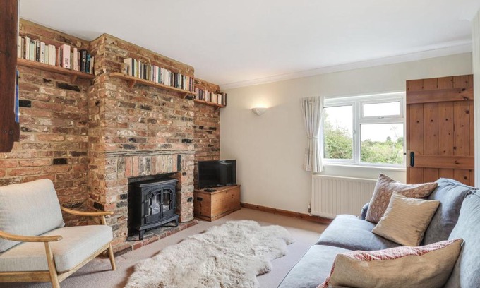 Tonbridge House | Pass the Keys Cosy Countryside Cottage