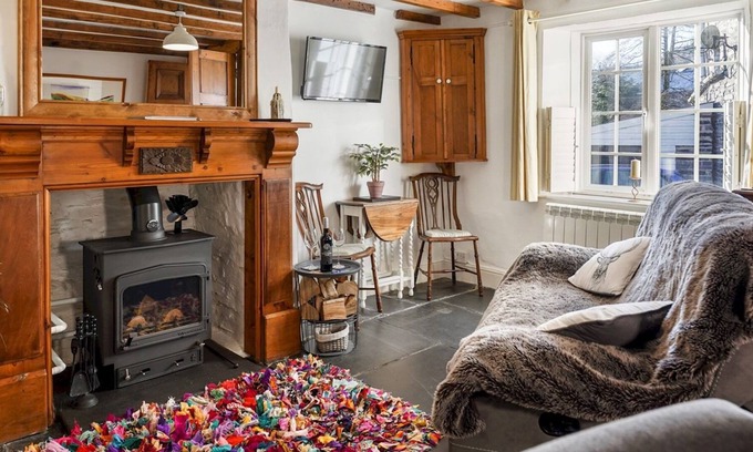 Corris House | Pass the Keys | Cosy Cottage in Corris One wellbehaved dog welcome