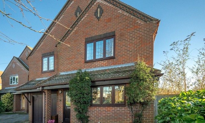 Shabbington House | Pass the Keys | Cosy & Rural Chilterns Hideaway