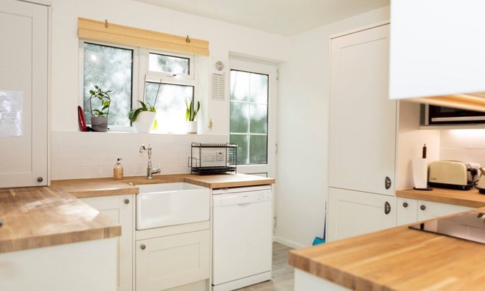 East Putney Apartment | Pass the Keys | Heart of Putney Apartment
