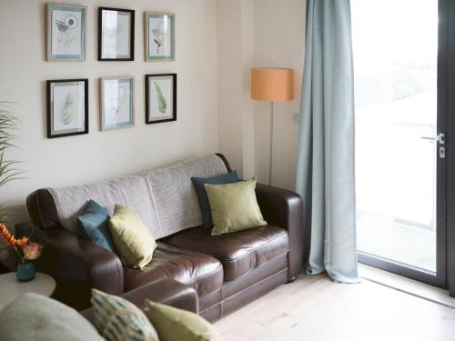 North West Apartment | Pass the Keys Lovely 2-bed Glasgow Harbour with Parking and Views