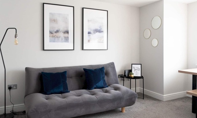 Renfrew Apartment | Pass the Keys | Lovely, comfortable 2-bed Braehead - free parking