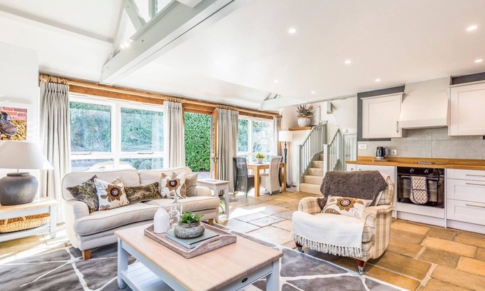 Funtington House | Pass the Keys | Peaceful and beautiful 1 bedroom barn conversion