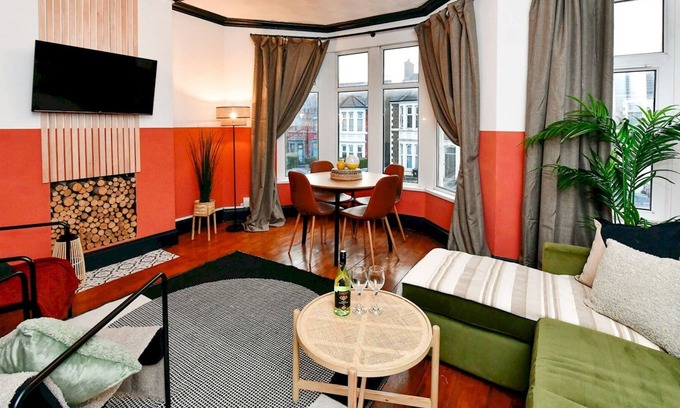 Splott Apartment | Pass the Keys | Quirky 2 Bed Apartment Sleeps 4
