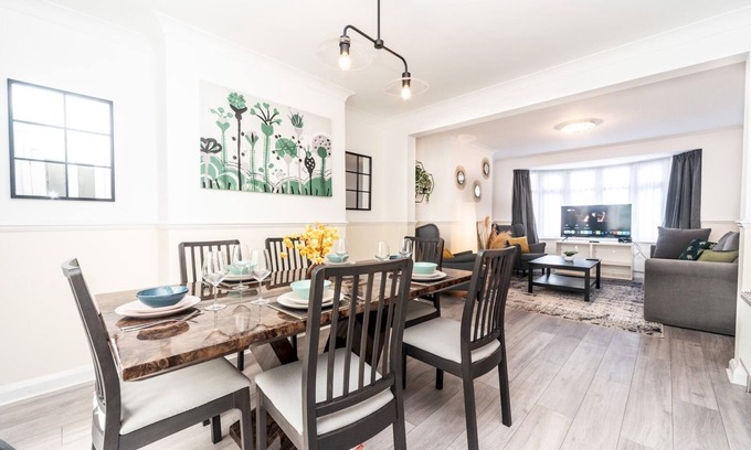 Barnehurst House | Pass the Keys | Spacious 4 Bed House Free Parking Near Station