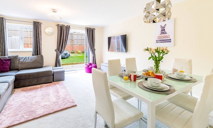 Shrewsbury House | Pass the Keys | Stylish modern two bedroom home in Shrewsbury