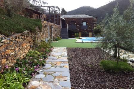 Alvarenga Villa | Passadiço Art and River House