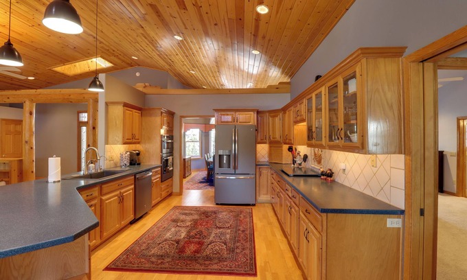 Sierra Pines Cottage | Patio & Forest View: Peaceful Show Low Home
