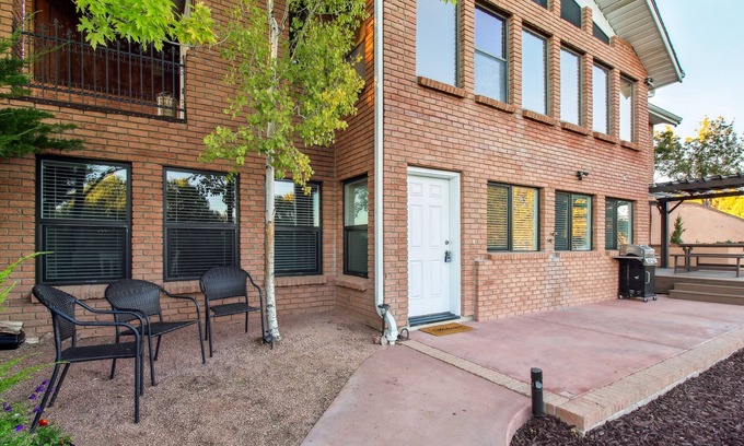Show Low Apartment | Patio, Grill & Fire Pit: Show Low Escape!