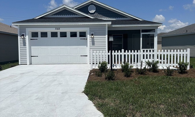 Okahumpka House | Patio Villa located right by SawGrass Grove and close to Brownwood Square!