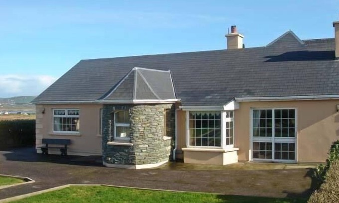 Portmagee Cottage | PATTY'S, pet friendly, with open fire in Portmagee, County Kerry