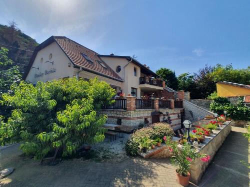Tokaj House | Paulay Borház és Vendégház