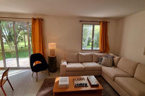 Benais House | Pavillon des Écureuils au Château Royal de Benays