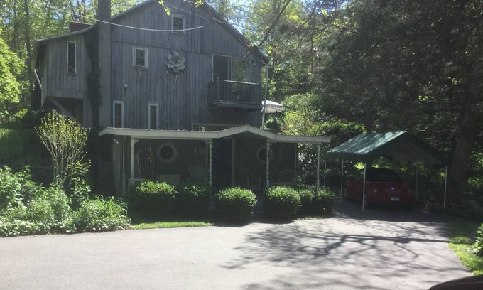 Deep River Center House | Peace Barn in the heart of the CT River Valley