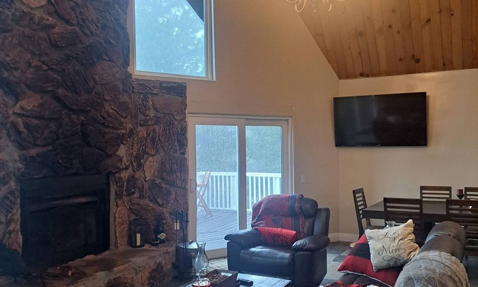 Running Springs Cabin | Peaceful 3-bedroom cabin in Running Springs with amazing views on a 1/2 acre