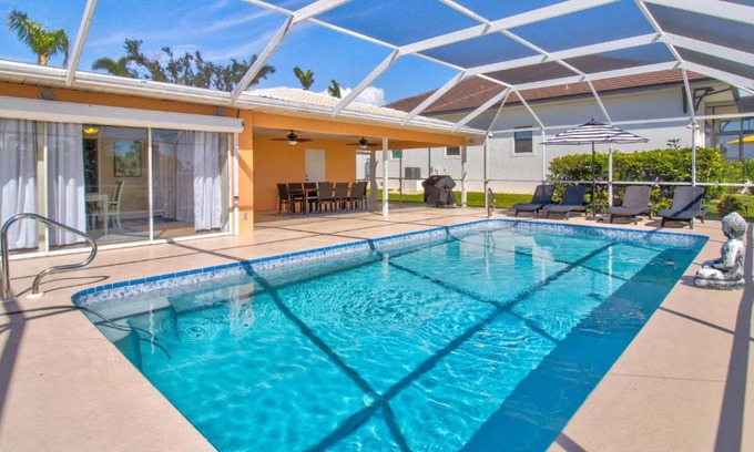 Yacht Club House | Peaceful And Upscale! Right On Water