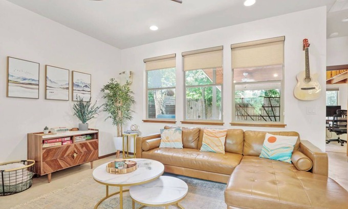Central East Austin House | Peaceful Austin Oasis w/King Bed & private yard l Centrally Located