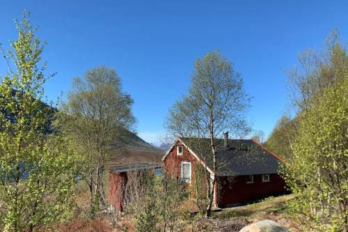 Ulsteinvik House | Peaceful cabin retreat in the Norwegian mountains