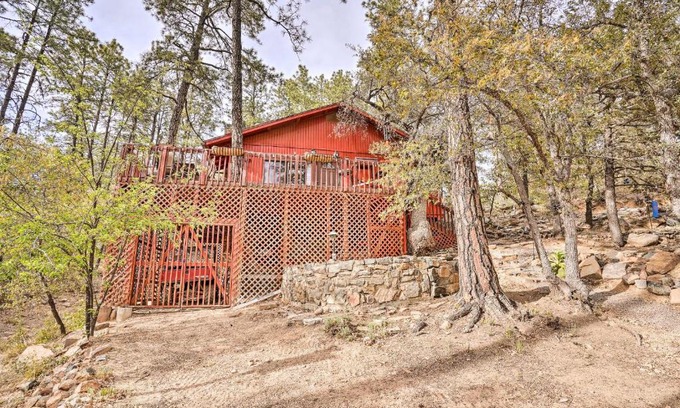 Crown King House | Peaceful Cabin with Deck and Grill 1 Mi to Crown King