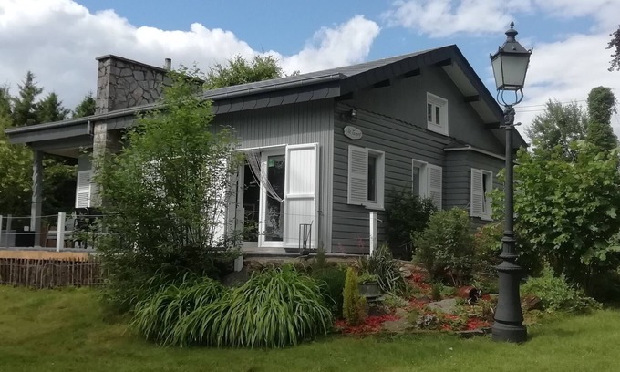 Transinne Ski Chalet | Peaceful Chalet in Transinne with Patio