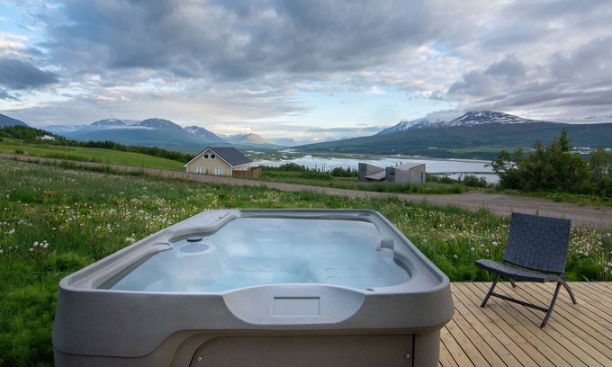 Akureyri Cabin | Peaceful cosy cabin with amazing view